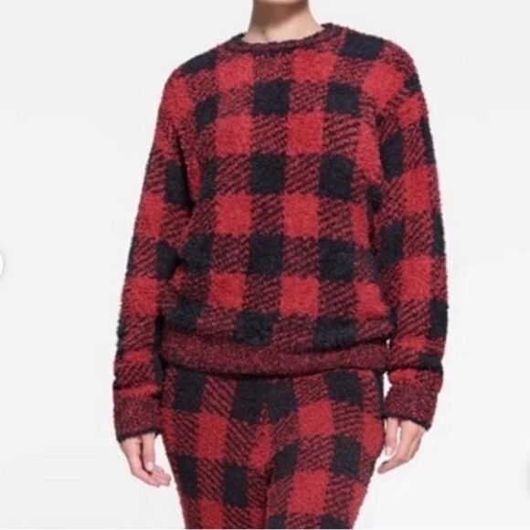 SKIMS Red and Black Plaid fuzzy lounge Top PJ Top, Size Small/Medium, NWT - Picture 2 of 7